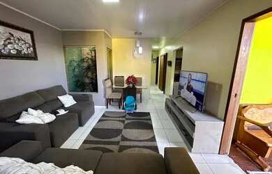 Imagem: A casa possui 4 Dormitórios, 3 Banheiros, 1 Vaga na garagem