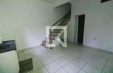 Imagem: A casa possui 3 Dormitórios, 1 Banheiro, 1 Vaga na garagem