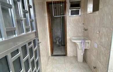 Imagem: A casa possui 2 Dormitórios, 1 Banheiro, 1 Vaga na garagem