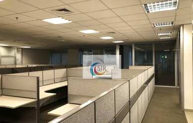 Imagem: O depósito possui 5 Vagas na garagem e 250m² de Área e está