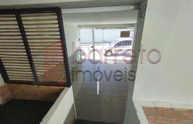 Imagem: A casa possui 3 Dormitórios, 3 Banheiros, 2 Vagas na garagem