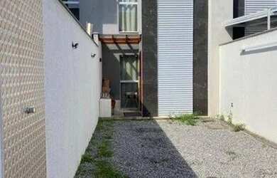 Imagem: A casa possui 2 Dormitórios, 2 Banheiros, 1 Vaga na garagem