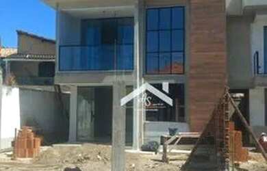 Imagem: A casa possui 3 Dormitórios, 4 Banheiros, 1 Vaga na garagem