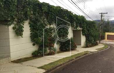 Imagem: A casa possui 5 Dormitórios, 5 Banheiros, 5 Vagas na garagem