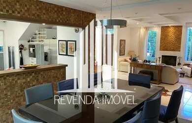 Imagem: A casa em condomínio possui 4 Dormitórios, 4 Banheiros, 4