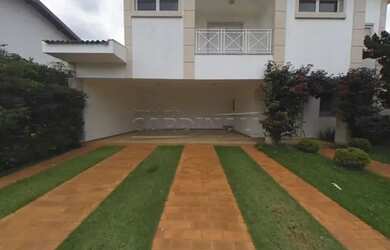 Imagem: A casa em condomínio possui 4 Dormitórios, 1 Banheiro, 4 Vagas