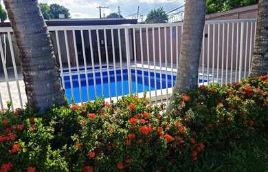 Imagem 9: Casa no Cond. Villagio del Fiori- 03 suites- flores