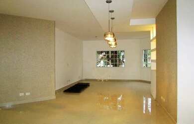 Imagem: A casa em condomínio possui 4 Dormitórios, 5 Banheiros, 4