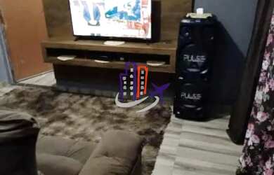 Imagem: A casa possui 1 Dormitório, 1 Banheiro, 1 Vaga na garagem