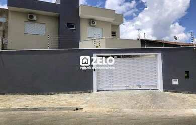 Imagem: A casa possui 4 Dormitórios, 5 Banheiros, 4 Vagas na garagem