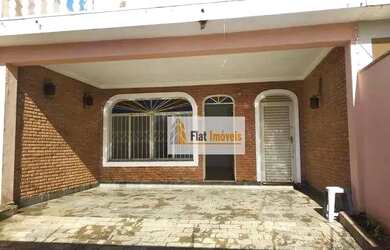 Imagem: A casa possui 2 Dormitórios, 3 Banheiros, 4 Vagas na garagem