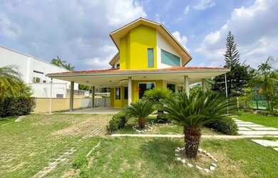 Imagem: A casa em condomínio possui 4 Dormitórios, 5 Banheiros, 4