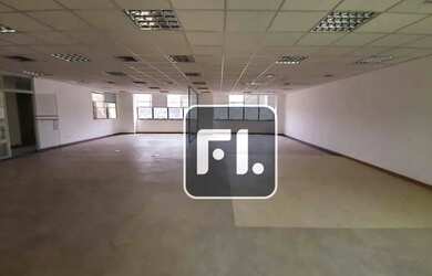 Imagem: O depósito possui 5 Vagas na garagem e 254m² de Área e está