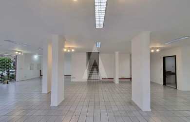 Imagem 2: Loja comercial com 4 salas, cozinha, 4 lavabos e estacionamento frontal...