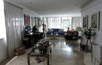 Imagem: O apartamento possui 4 Dormitórios, 1 Banheiro, 2 Vagas na