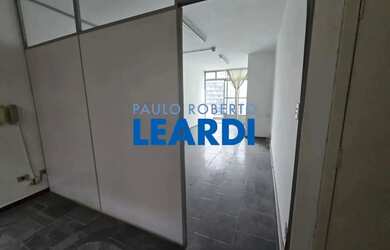 Imagem: O depósito possui 1 Vaga na garagem, 56m² de Área e está