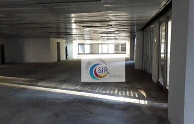 Imagem: O depósito possui 5 Vagas na garagem e 700m² de Área e está