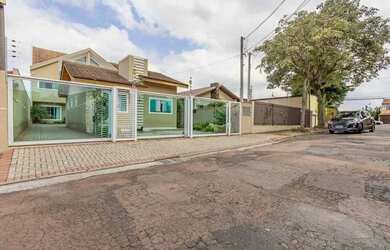 Imagem: A casa possui 5 Dormitórios, 3 Banheiros, 5 Vagas na garagem