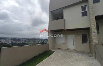 Imagem: A casa possui 3 Dormitórios, 3 Banheiros, 2 Vagas na garagem