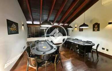 Imagem: A casa em condomínio possui 5 Dormitórios, 4 Banheiros, 4