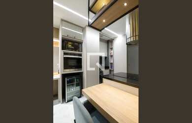 Imagem: O apartamento possui 1 Dormitório, 1 Banheiro, 2 Vagas na garagem