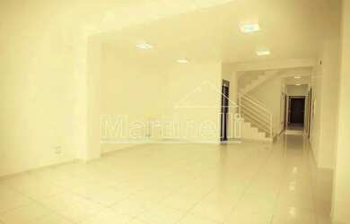 Imagem: O depósito possui 5 Vagas na garagem, 660m² de Área e está