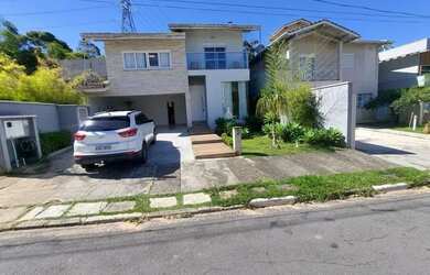 Imagem: A casa em condomínio possui 4 Dormitórios, 3 Banheiros, 4