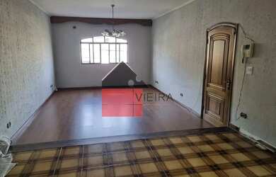 Imagem: A casa possui 4 Dormitórios, 4 Banheiros e 207m² de Área