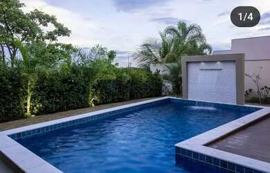 Imagem: A casa em condomínio possui 4 Dormitórios, 1 Banheiro, 2 Vagas