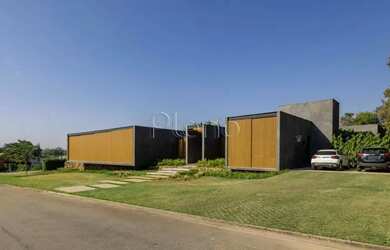 Imagem: A casa em condomínio possui 4 Dormitórios, 5 Banheiros, 4