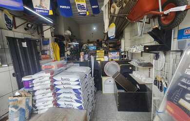 Imagem: O depósito possui 3 Vagas na garagem e 30m² de Área e está