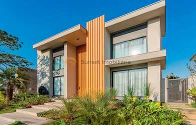 Imagem: A casa em condomínio possui 5 Dormitórios, 5 Banheiros, 5