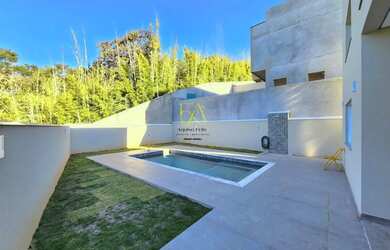 Imagem: A casa em condomínio possui 4 Dormitórios, 4 Banheiros, 4