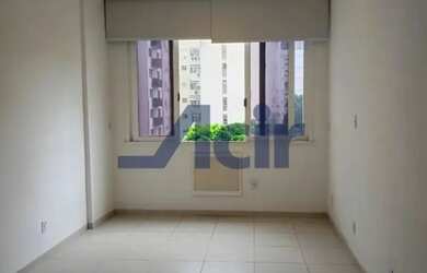 Imagem: O apartamento possui 1 Dormitório, 1 Banheiro, 30m² de Área