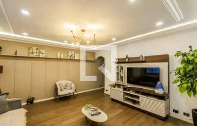 Imagem: A casa possui 3 Dormitórios, 4 Banheiros, 2 Vagas na garagem