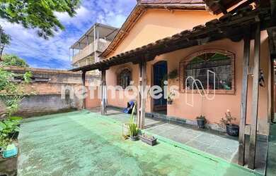 Imagem: A casa possui 2 Dormitórios, 2 Banheiros, 2 Vagas na garagem