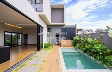 Imagem: A casa possui 3 Dormitórios, 5 Banheiros, 3 Vagas na garagem