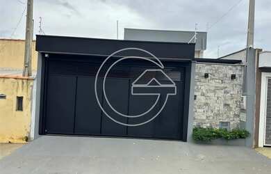 Imagem: A casa à venda possui 3 Dormitórios, 1 Banheiro, 2 Vagas na