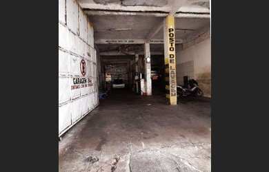 Imagem: O depósito para alugar possui 5 Vagas na garagem e 148m² de