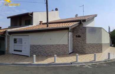 Imagem: A casa possui 2 Dormitórios, 1 Banheiro, 5 Vagas na garagem