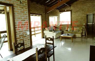 Imagem: A casa possui 4 Dormitórios, 4 Banheiros, 206m² de Área e