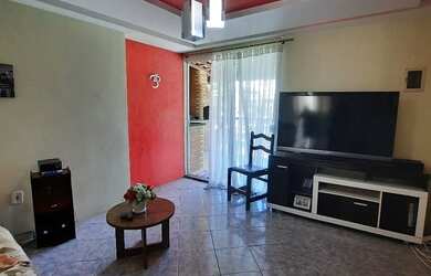 Imagem 6: Vendo sobrado. Churrasqueira, Varanda, 2 Banheirose3 Dormitórios