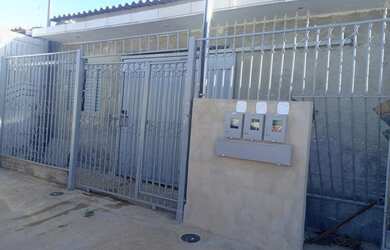 Imagem: A casa possui 3 Dormitórios, 1 Banheiro, 220m² de Área e