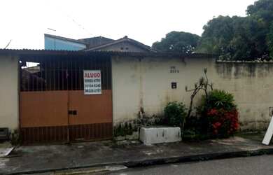 Imagem: A casa possui 3 Dormitórios, 2 Banheiros, 3 Vagas na garagem