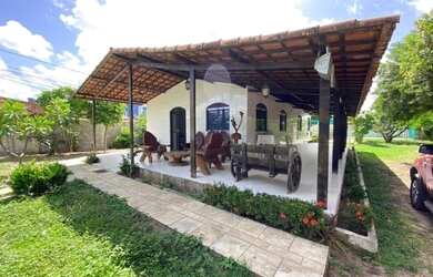 Imagem: A casa possui 3 Dormitórios, 3 Banheiros, 5 Vagas na garagem