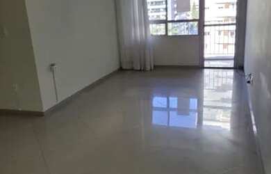 Imagem: O apartamento possui 3 Dormitórios, 1 Banheiro, 1 Vaga na garagem