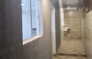 Imagem: A casa possui 1 Dormitório, 1 Banheiro, 1 Vaga na garagem e