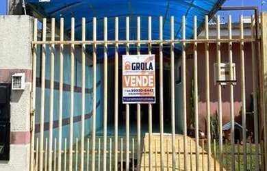 Imagem: A casa possui 2 Dormitórios, 1 Banheiro, 2 Vagas na garagem