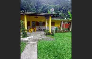 Imagem: A casa possui 2 Dormitórios, 2 Banheiros, 4 Vagas na garagem