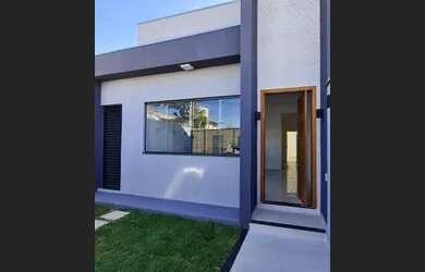 Imagem: A casa possui 2 Dormitórios, 2 Banheiros, 2 Vagas na garagem